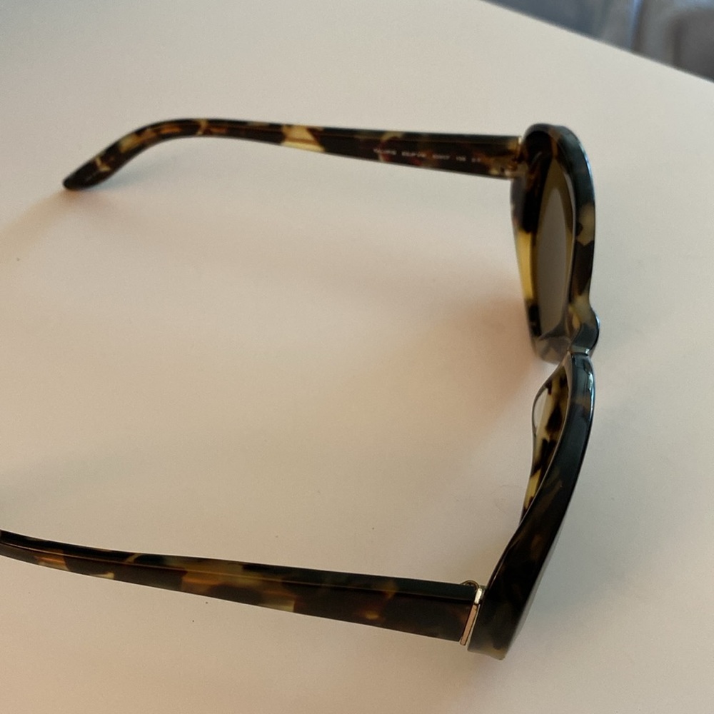 Kate Spade Sunglasses with case - Picture 2 of 6